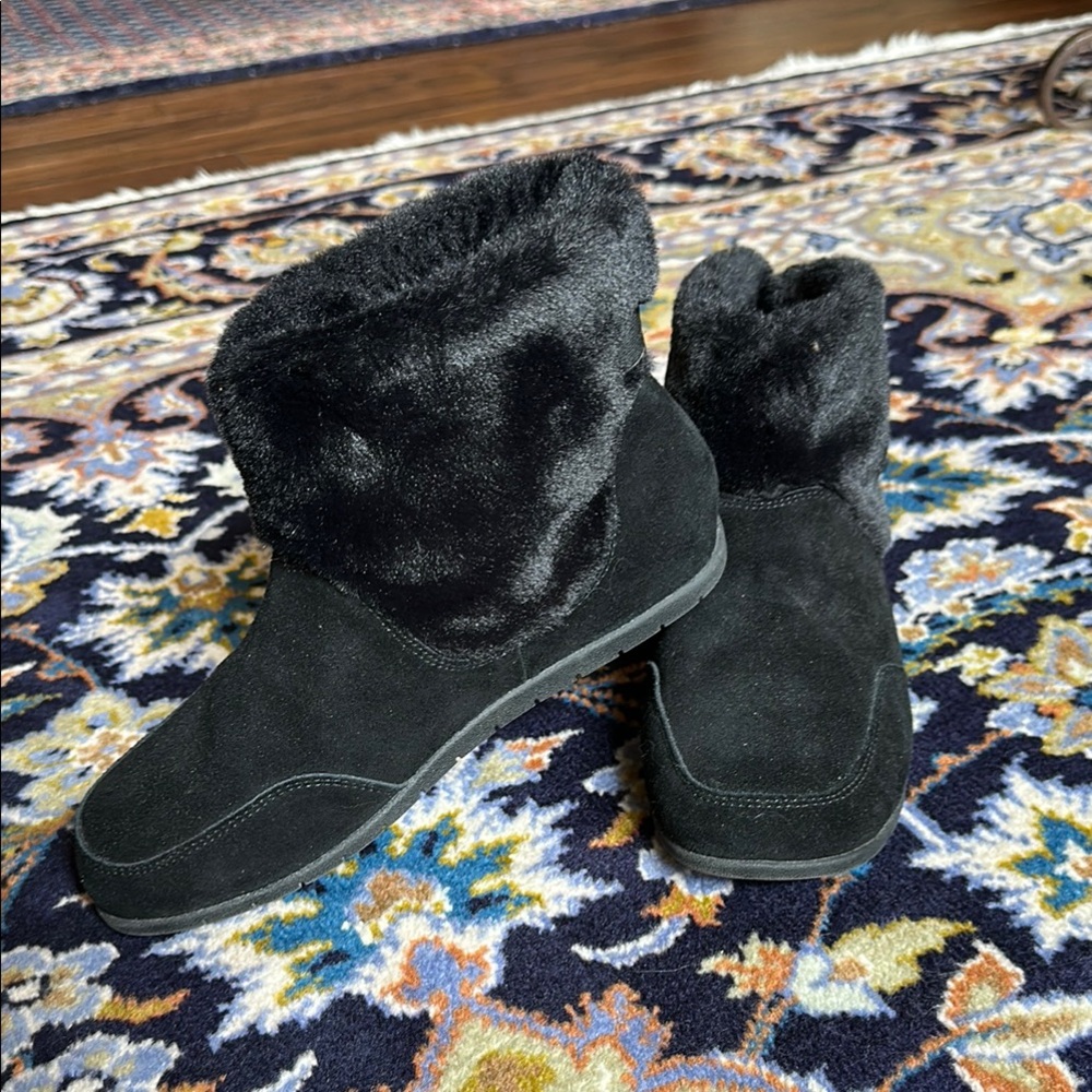 Vionic Black Boots with Fur Lining